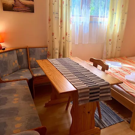 Zur Heiligen Krone Bed & Breakfast 2*