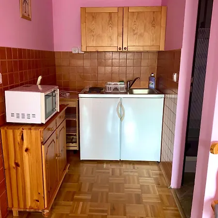 Zur Heiligen Krone Oda ve Kahvaltı 3*