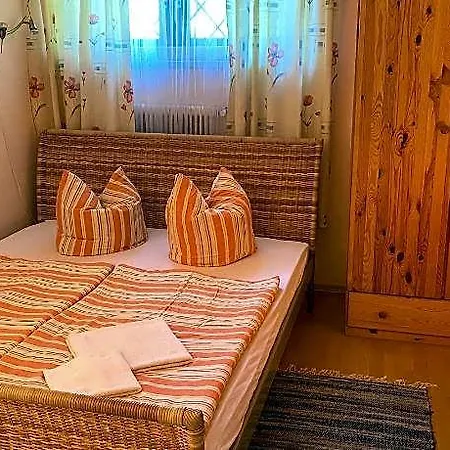 Zur Heiligen Krone Bed & Breakfast